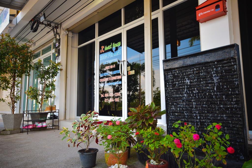 Jc Guesthouse @ Suratthani Airport Surat Thani Eksteriør billede